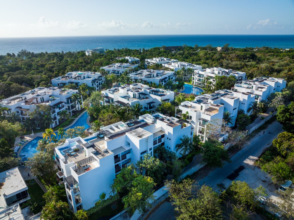 1-Bedroom Condo in Luxurious Beachfront Resort