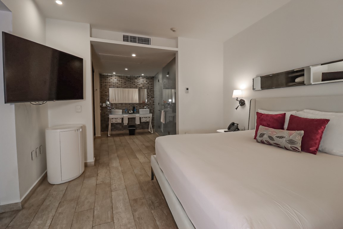 1-Bedroom Condo in Luxurious Beachfront Resort