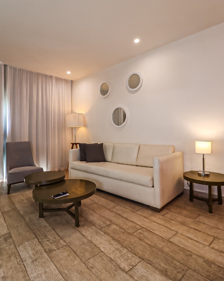 1-Bedroom Condo in Luxurious Beachfront Resort