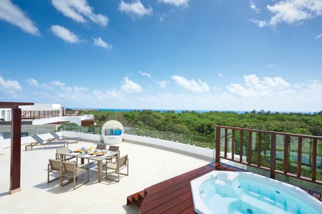 1 Bedroom Penthouse with solarium in Beachfront resort