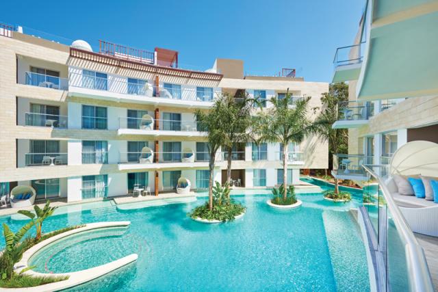 12042 1 Bedroom Penthouse with solarium in Beachfront  - Condo