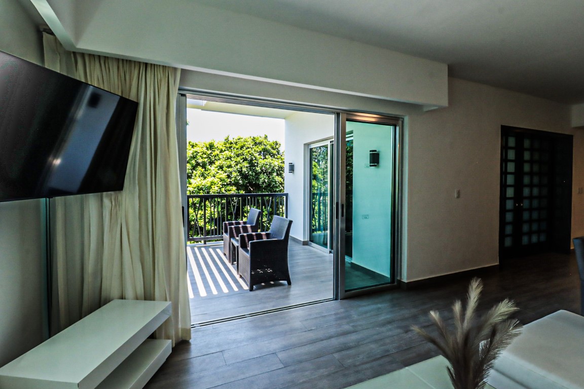 12043 Luxurious 2-Bedroom 2-Baths Penthouse in Beachfront  - Condo