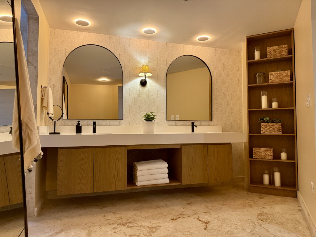 PH, Extraordinary Ocean Views from the Main Living Area