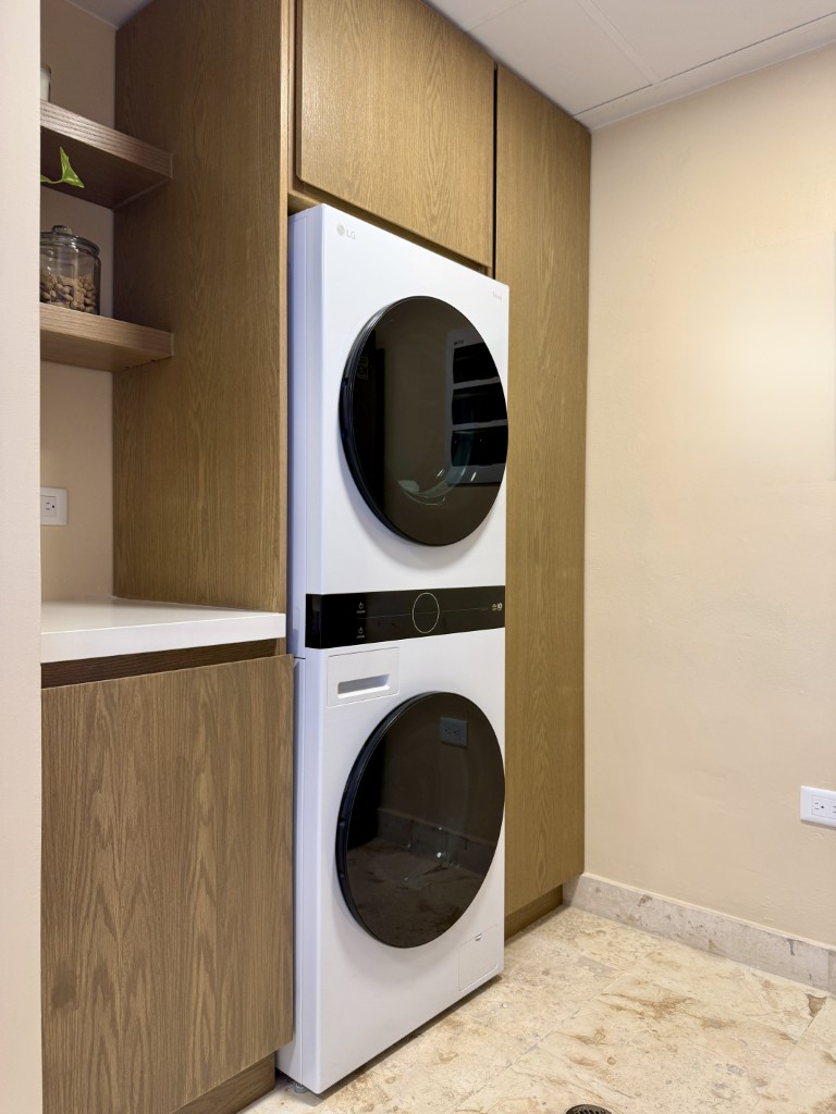 PH, Extraordinary Ocean Views from the Main Living Area