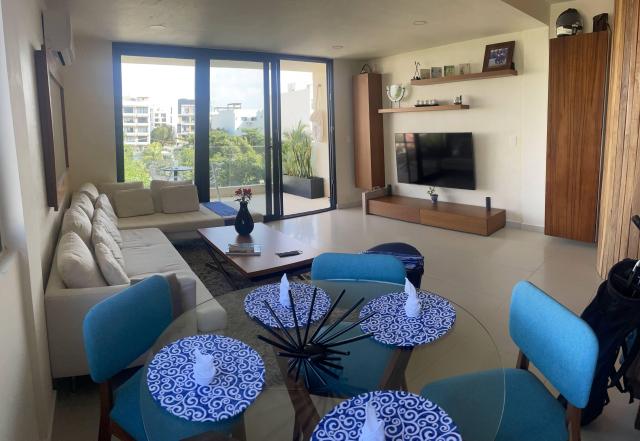 2 Bedroom Condo near Fifth Avenue