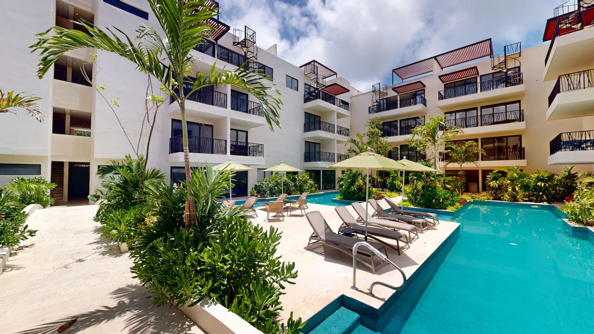 19054 Incredible first floor  - Condo