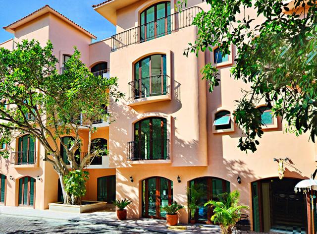 Spacious 3 bedroom condo in the heart of Playa del Carmen