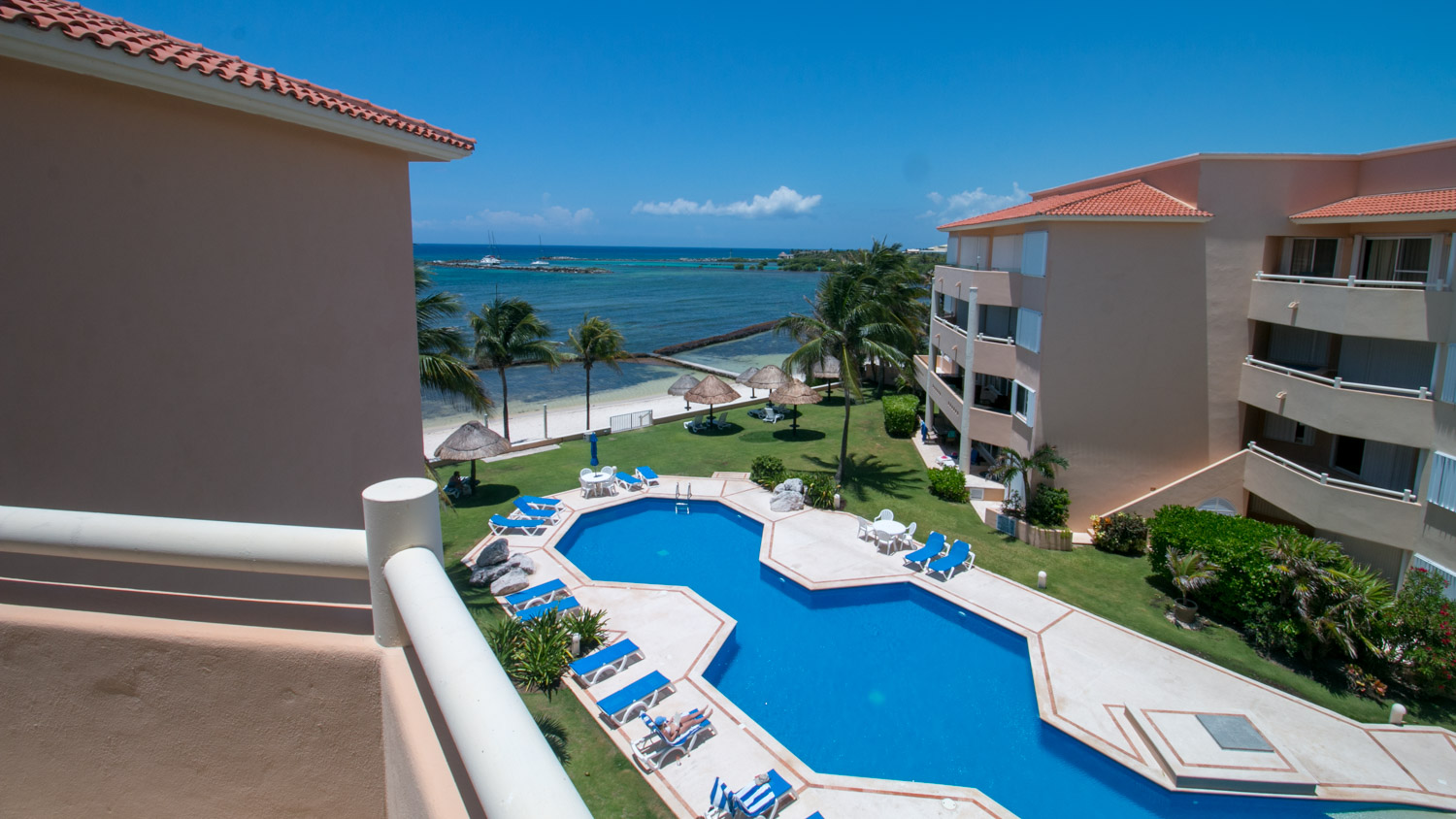 2-br-condo-penthouse-puerto-aventuras-beachfront-Pool-Pool