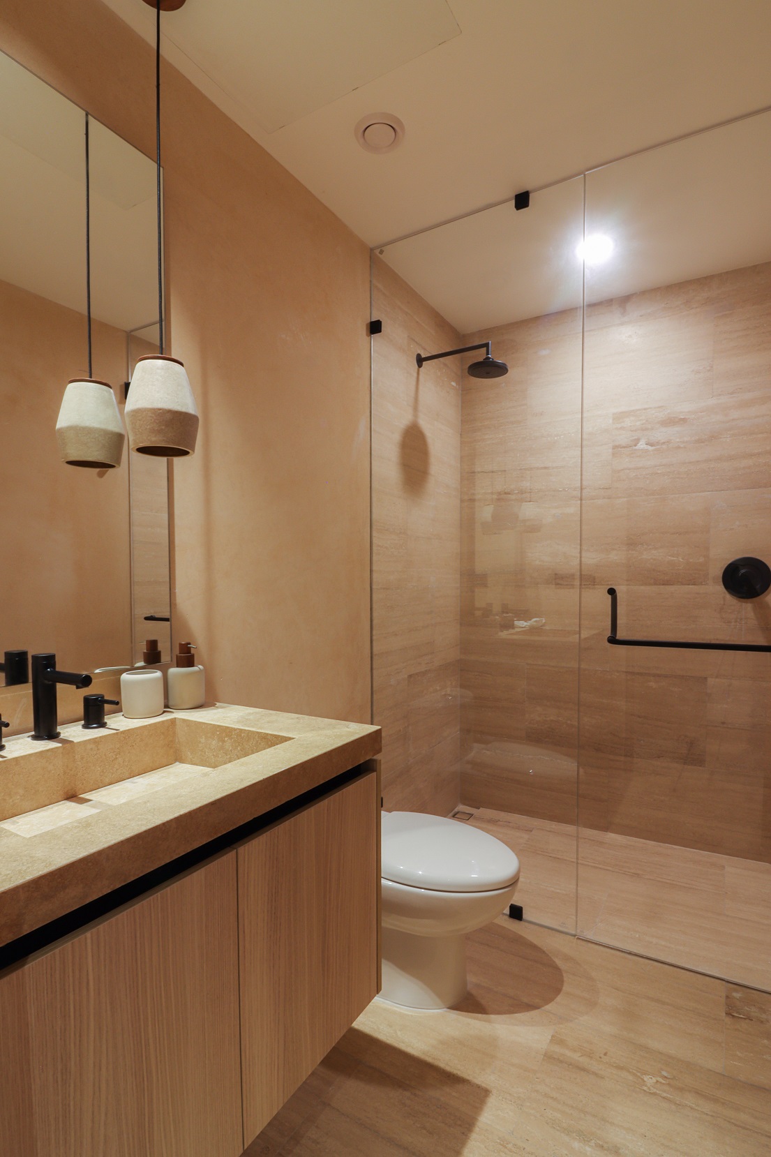 Stunning 2 bedroom luxury condo in front of the golf course