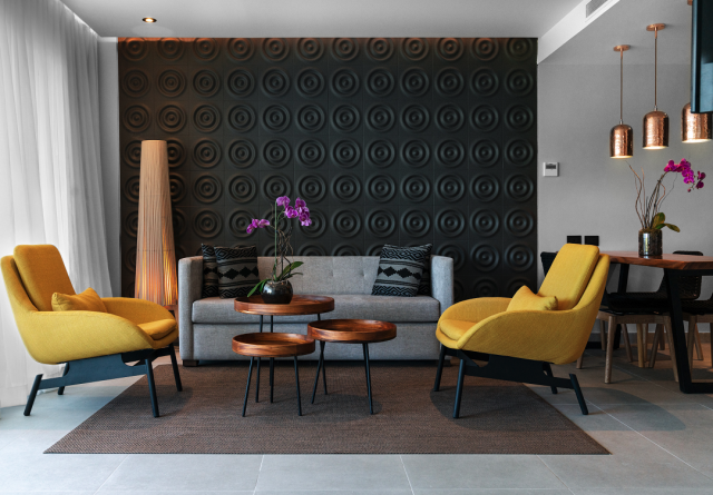 Stunning 1 bedroom condo facing the sea