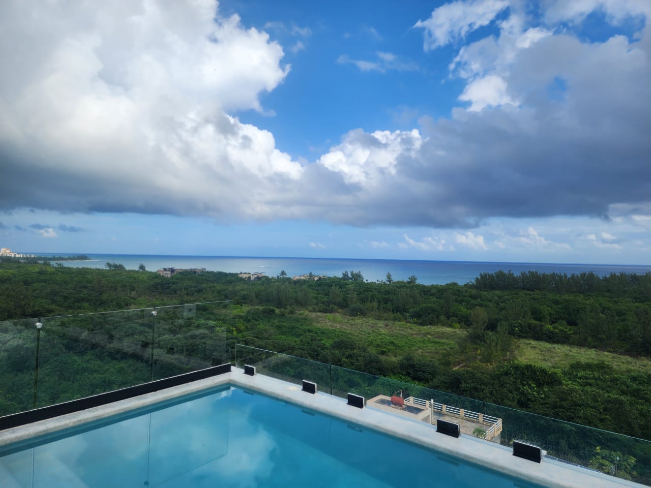 Well located 2 bedrooom condo in Playa del Carmen