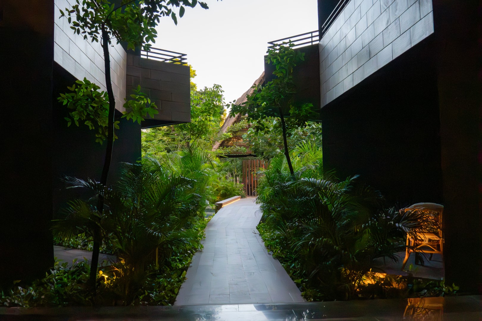 29137 1 bedroom penthouse close to the  - Condo