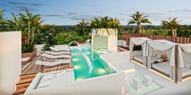 Modern 1 bedroom condo in exclusive area.