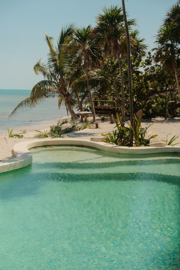 Exclusive condo with amazing views to the ocean.