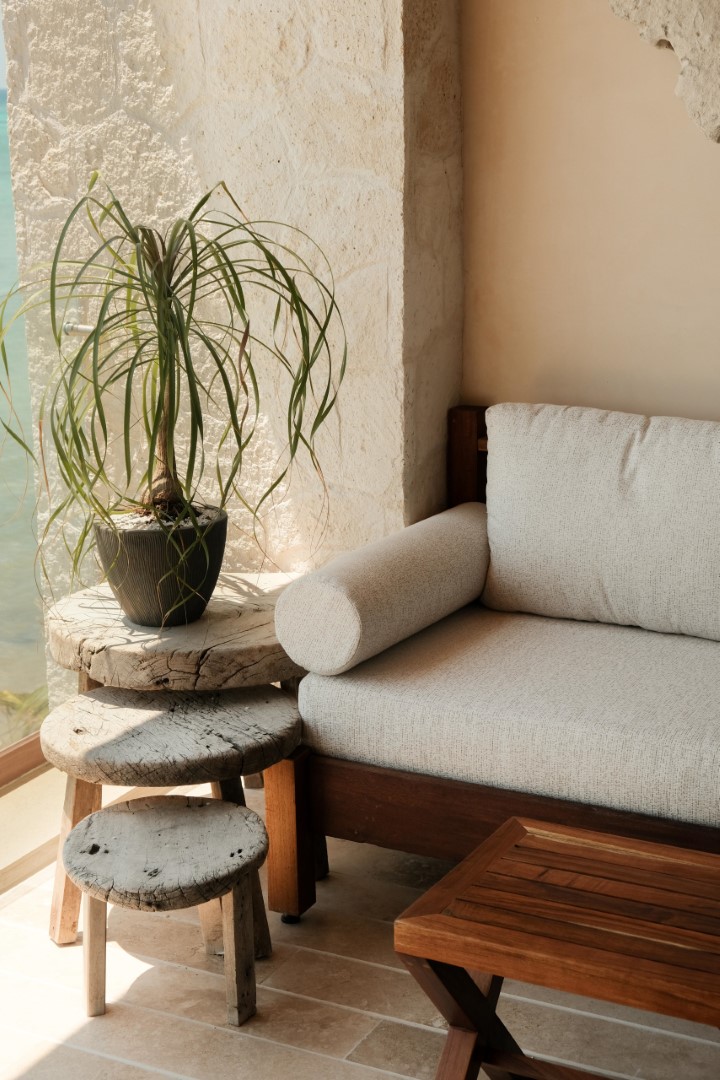 Exclusive condo with amazing views to the ocean.