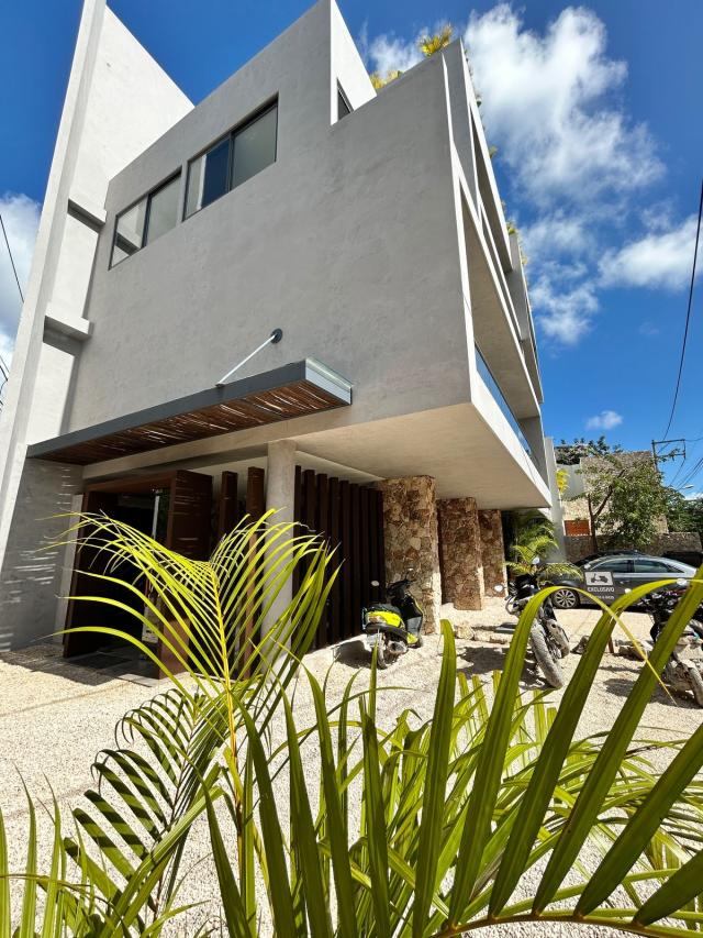 1 bedroom condo in Region 15.