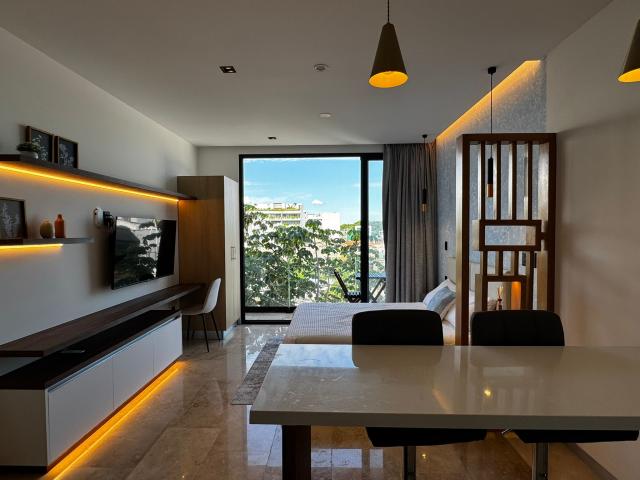 Studio three blocks from Fifth Avenue