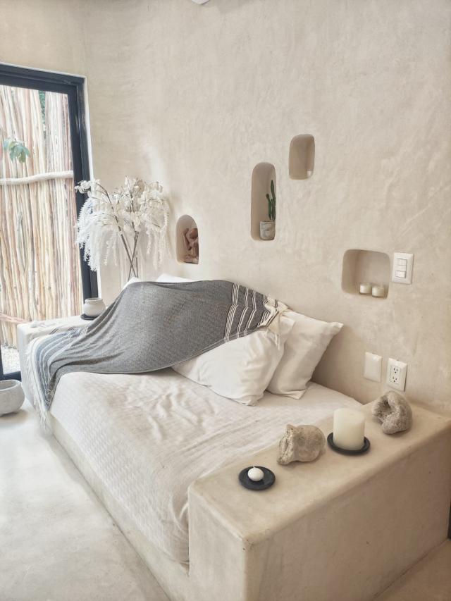 Exclusive 1 bedroom condo with beauty amenities.