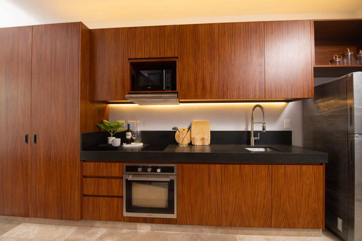 2 bedroom condo steps from 5th avenue