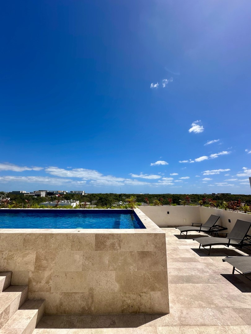 3 bedroom penthouse in commercial area.