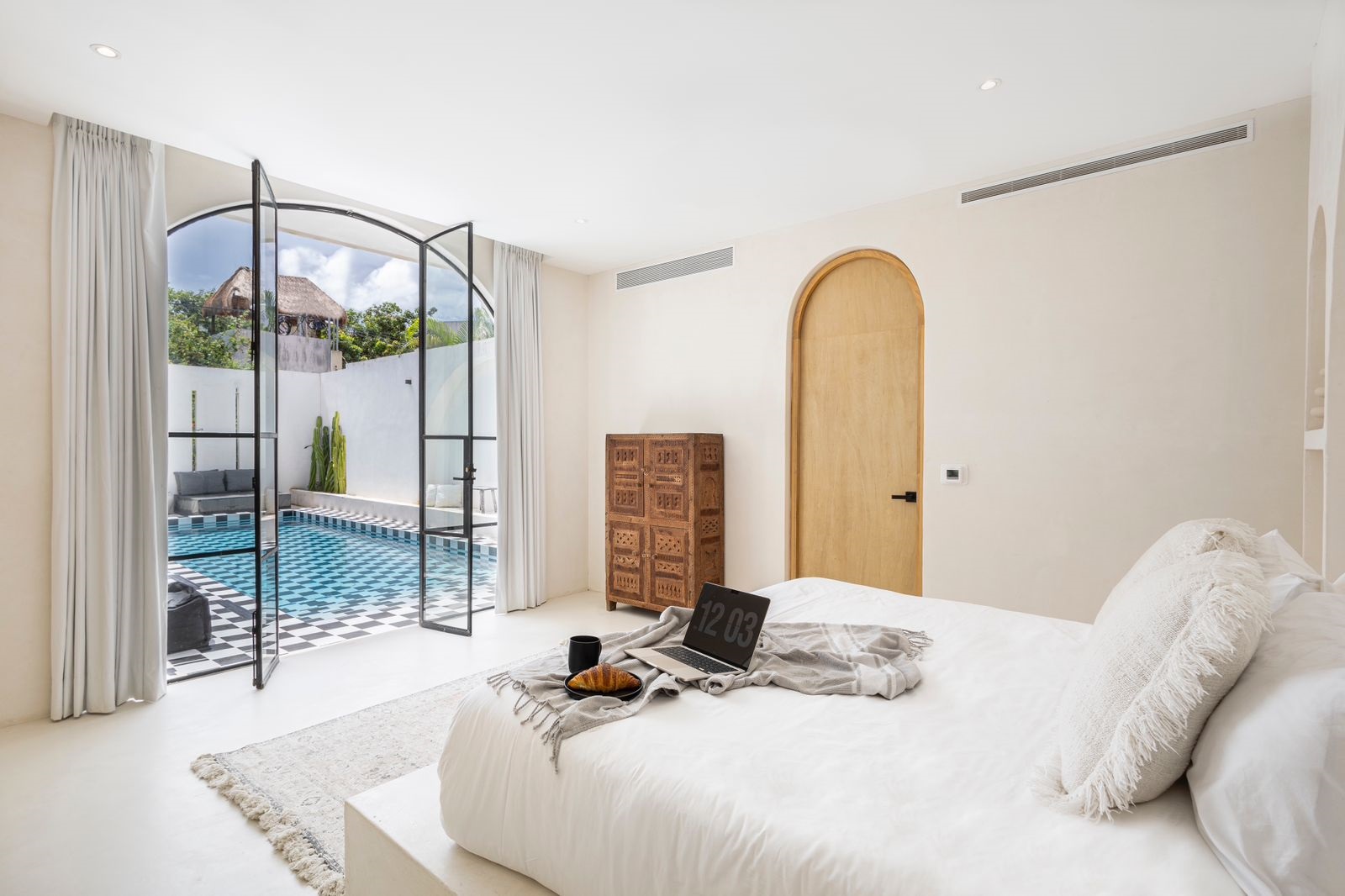 Luxurious 4 bedroom home in Region 15