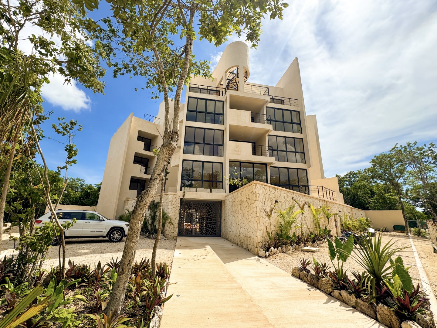 Exclusive 1 bedroom apartment in Region 8.