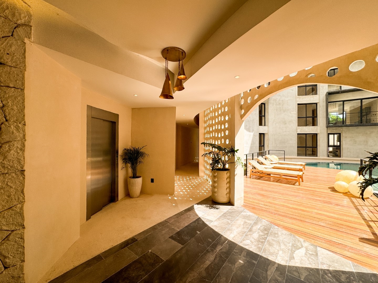 3 bedroom condo in outstanding project.