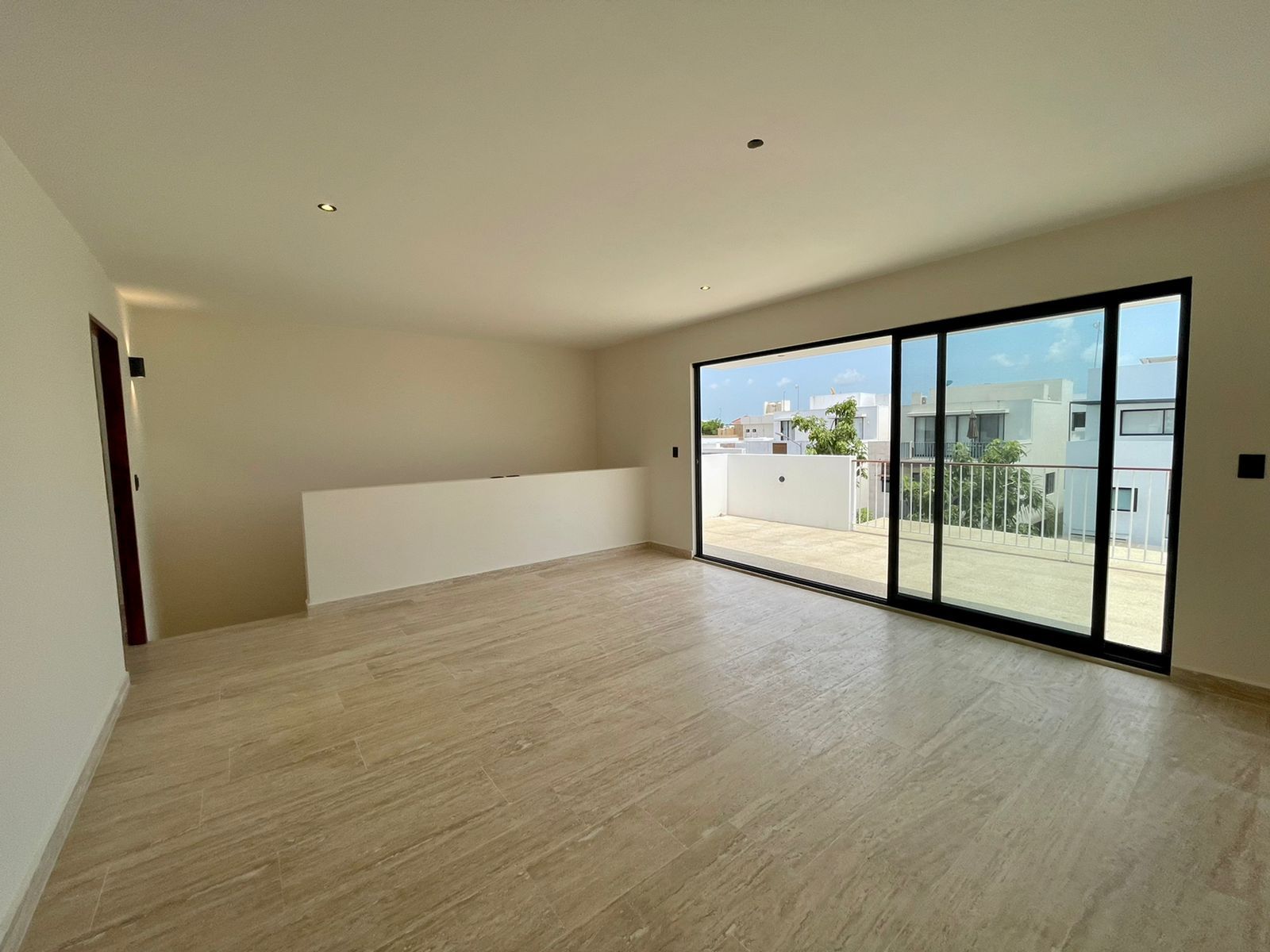 Spacious 3 bedroom home with roof garden