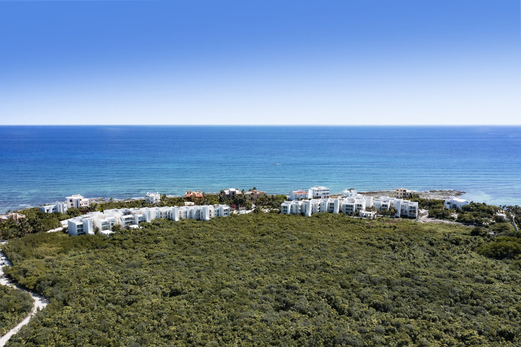 2 bedroom condo close to the beach