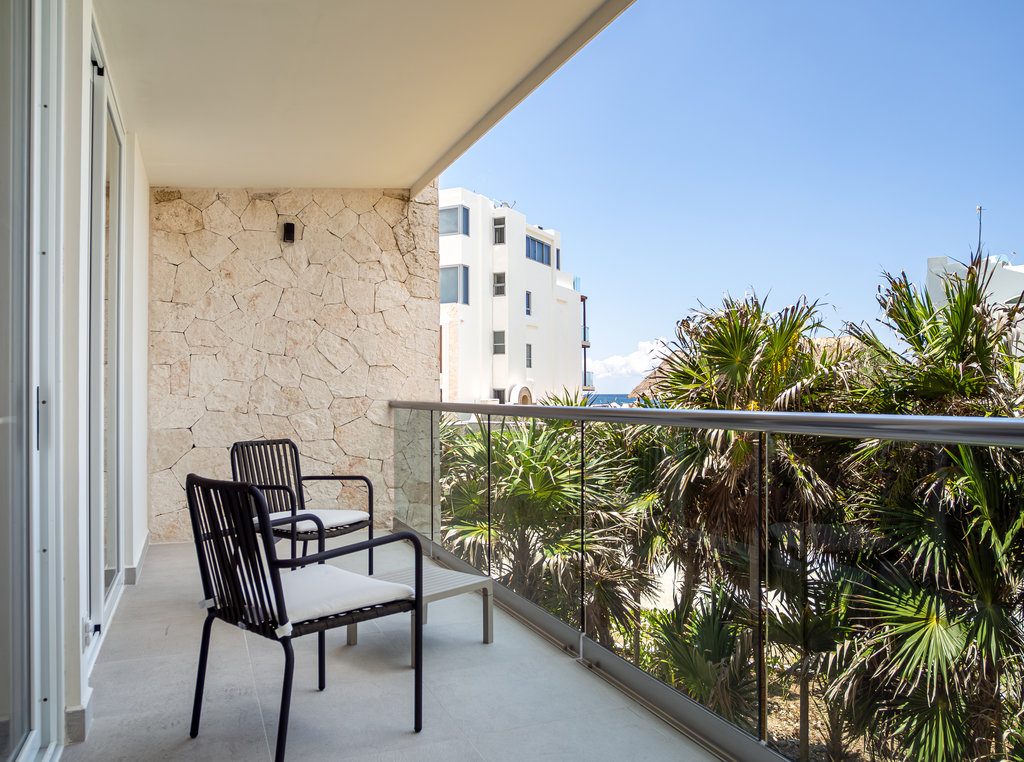 2 bedroom condo close to the beach