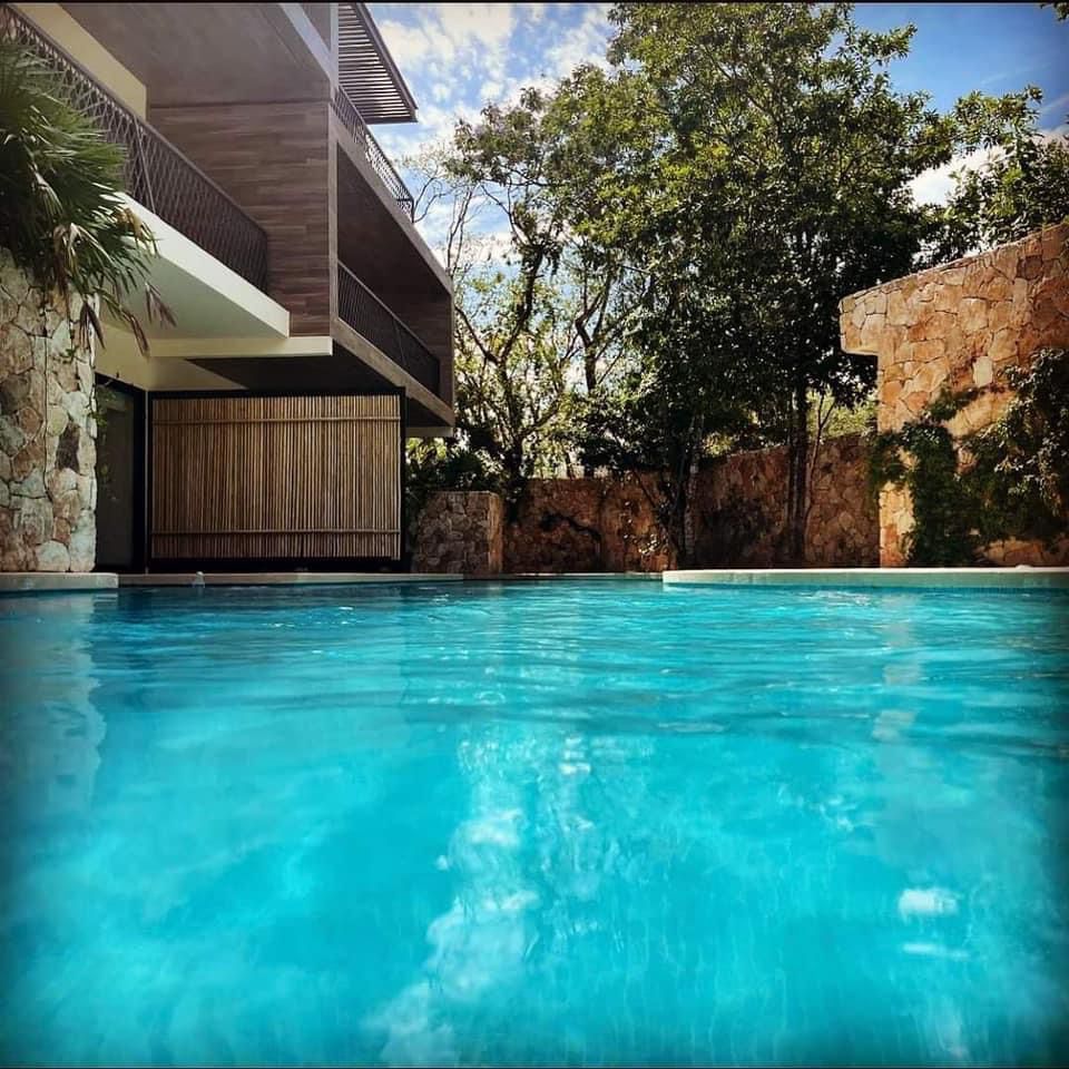 Exclusive 2 bedroom condo in the middle floor.