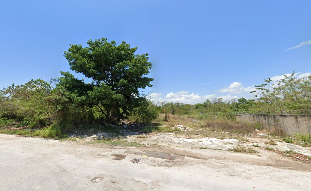 Large mixed-use lot in Playa del Carmen