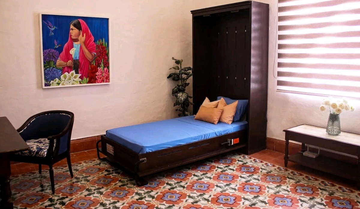 Beautiful colonial house with four bedrooms