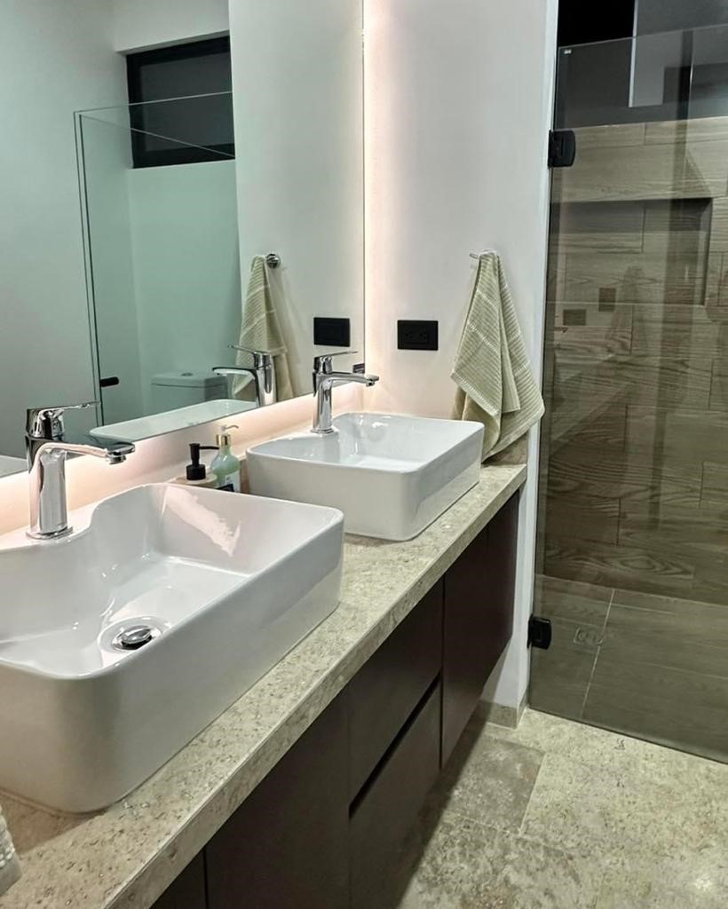 Three-bedroom townhouse with luxury amenities