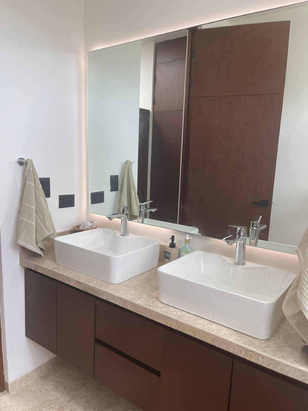 Three-bedroom townhouse with luxury amenities