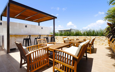 2 blocks away for the fifth avenue