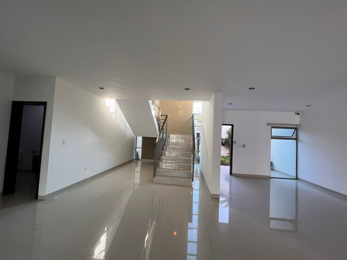 Spacious three-bedroom house in Montebello