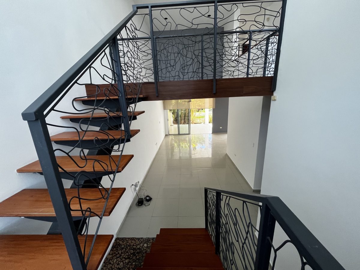 Spacious 3-bedroom house with a pool in the north