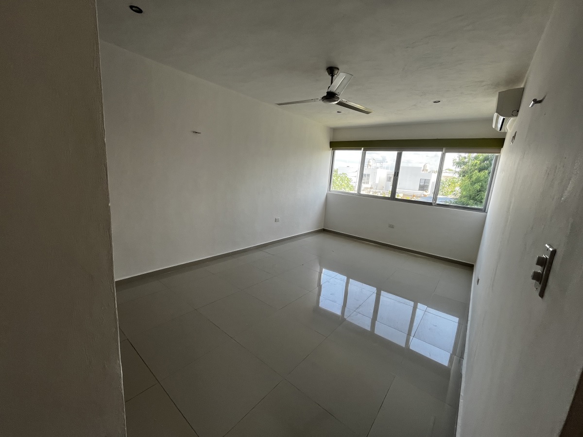 Spacious 3-bedroom house with a pool in the north