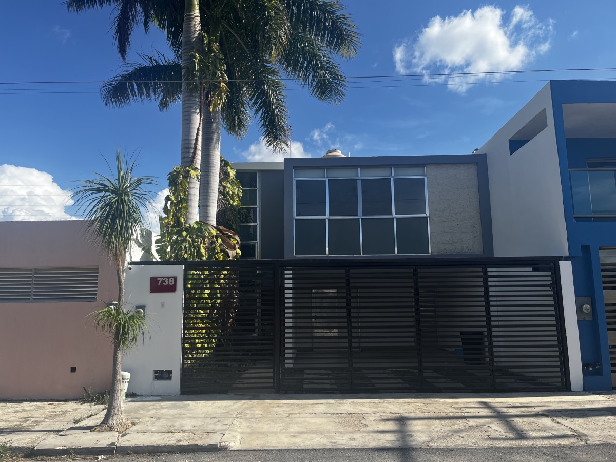 Spacious 3-bedroom house with a pool in the north