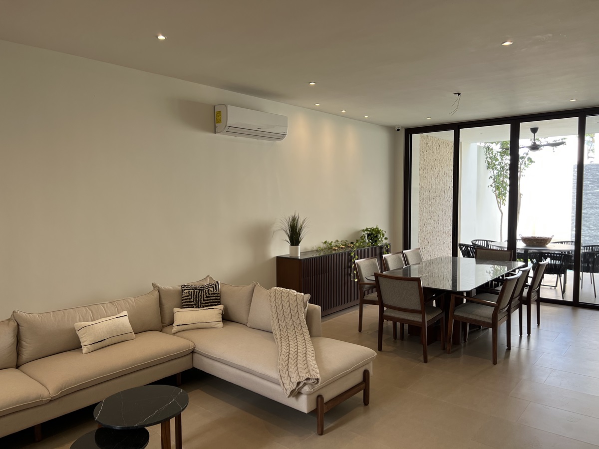 38634 Three-bedroom house on two levels in  - Home