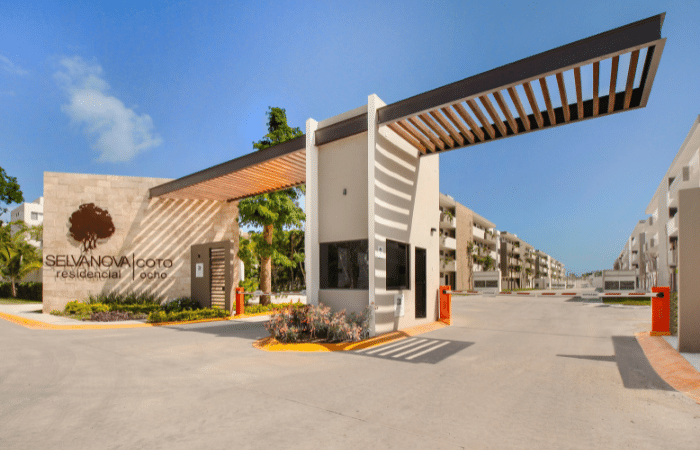 3 bedroom condo 10 minutes from the beach