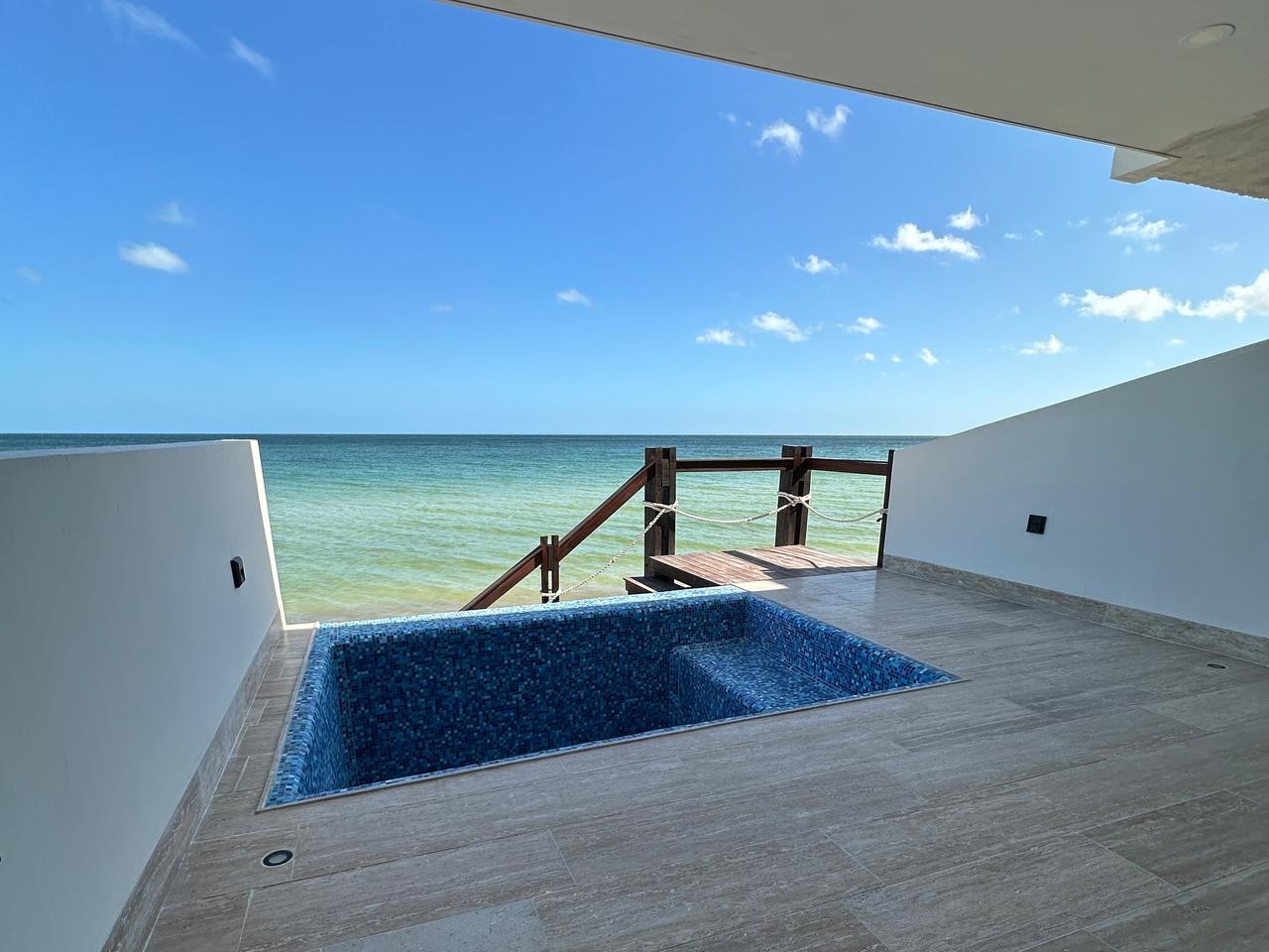 41149 Exclusive beachfront villa with 3  - Home