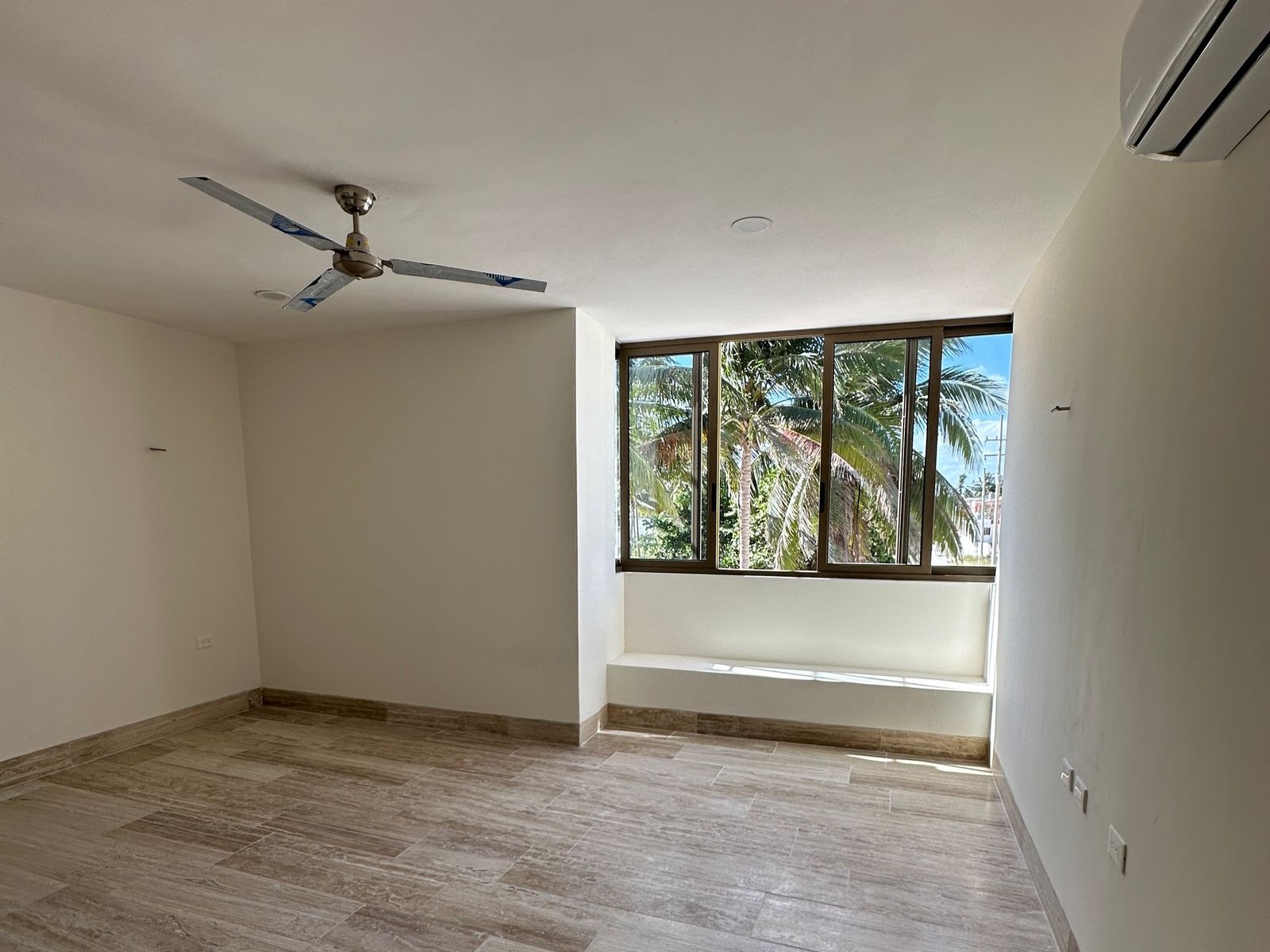 Exclusive beachfront villa with 3 bedrooms