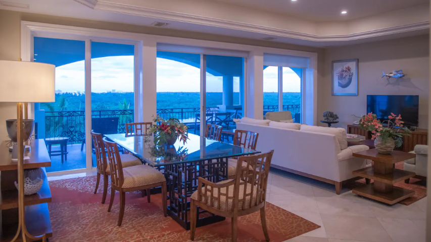 Ocean-view condo in Cozumel with 3 bedrooms