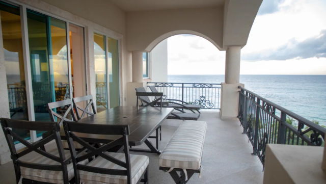 Ocean-view condo in Cozumel with 3 bedrooms