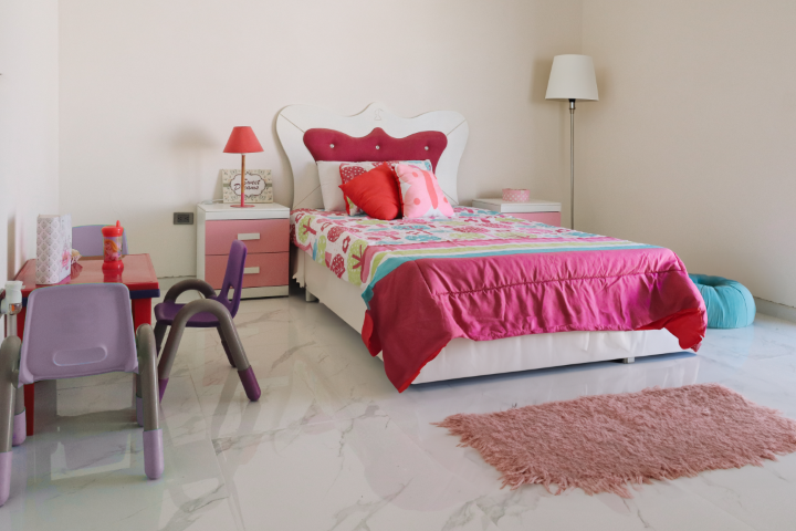 Three-bed house within a private community with a clubhouse