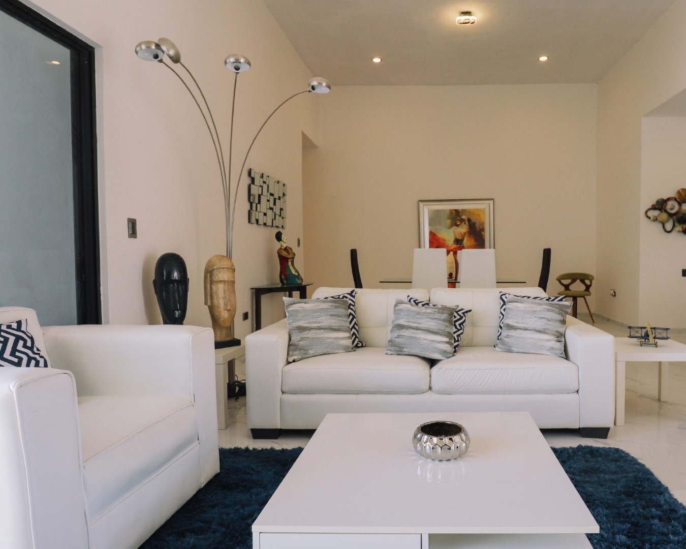 43206 Beautiful house with private pool and three  - Home