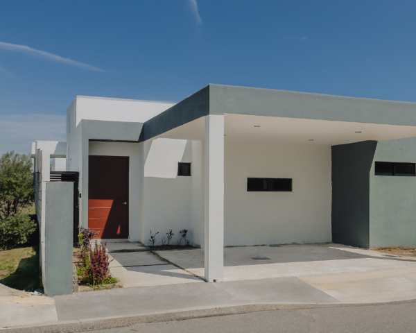 Beautiful house with private pool and three bedrooms.