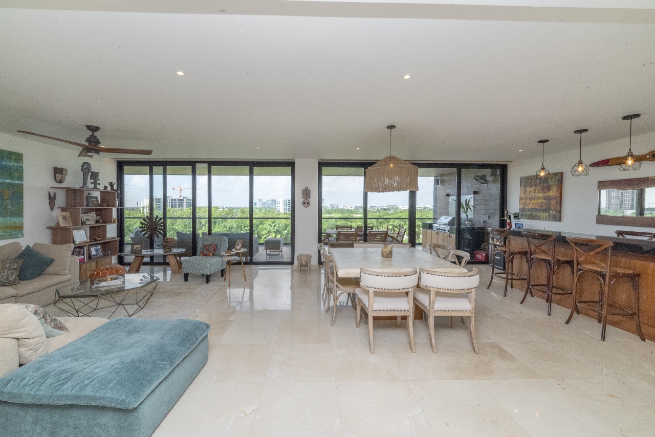 43351 Luxurious three-bedroom condo in  - Condo